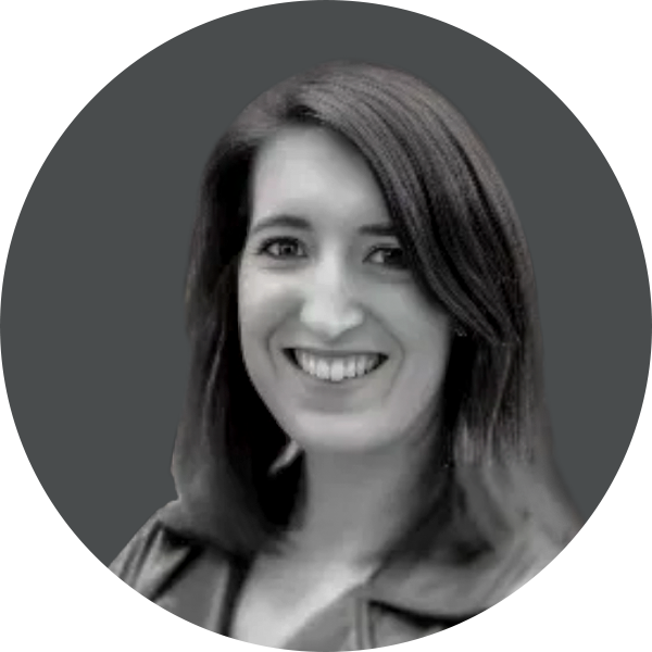 portrait_Agathe-responsable-du-pole-acc-des-entreprises